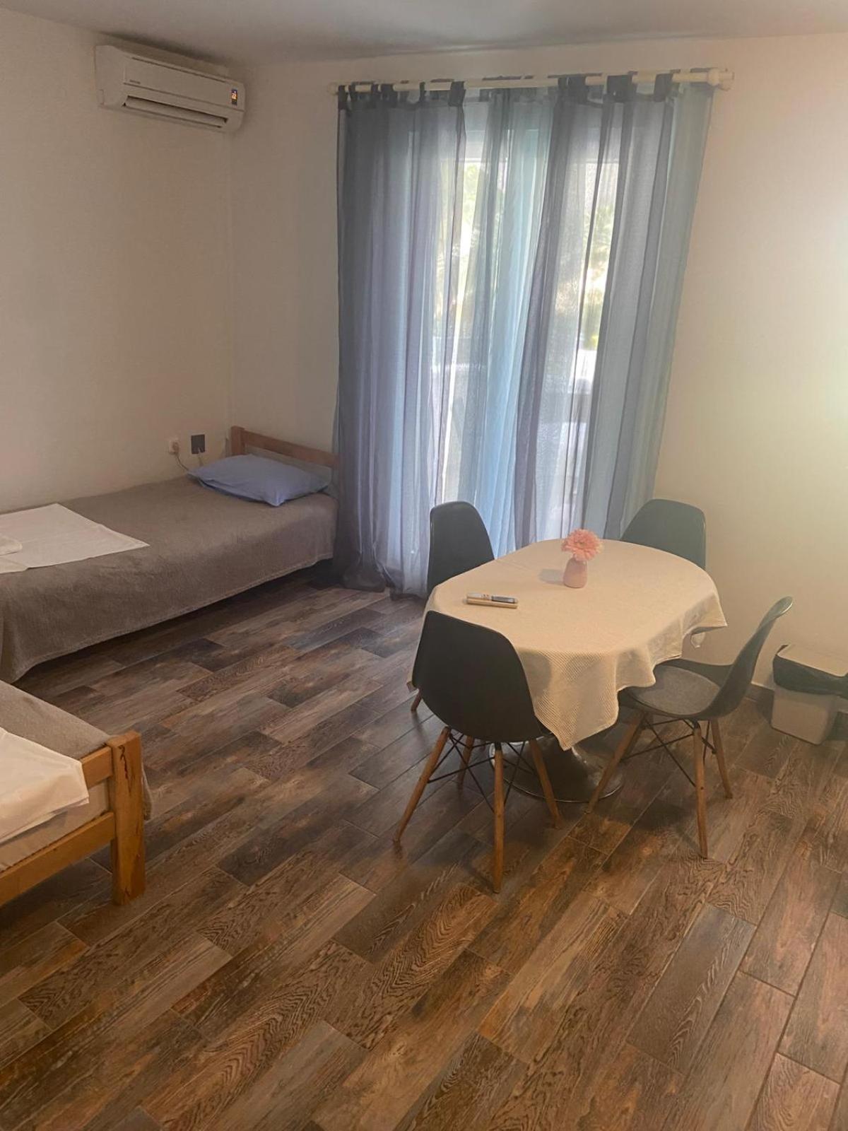 Oguic Apartman Паг Екстериор снимка
